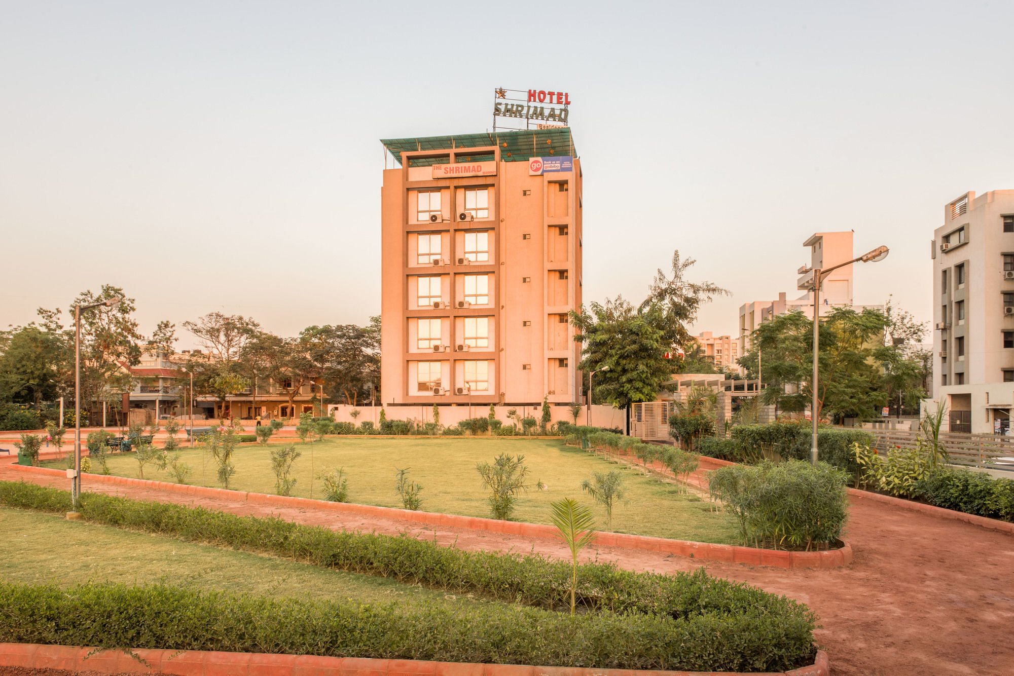 Hotel Treebo Trend Shrimad Residency Ahmadabad Zewnętrze zdjęcie